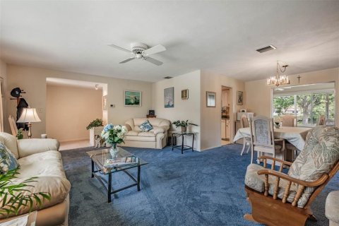 House in Clearwater, Florida 2 bedrooms, 154.68 sq.m. № 2110354 - photo 10