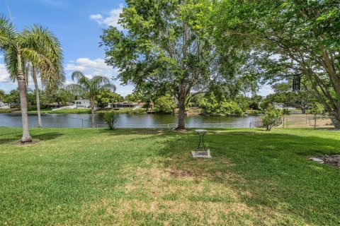 House in Clearwater, Florida 2 bedrooms, 154.68 sq.m. № 2110354 - photo 24