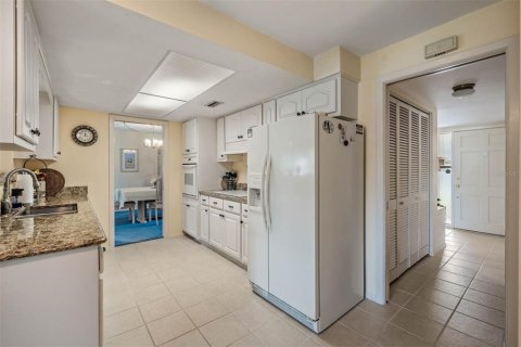 House in Clearwater, Florida 2 bedrooms, 154.68 sq.m. № 2110354 - photo 12