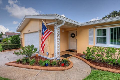House in Clearwater, Florida 2 bedrooms, 154.68 sq.m. № 2110354 - photo 2