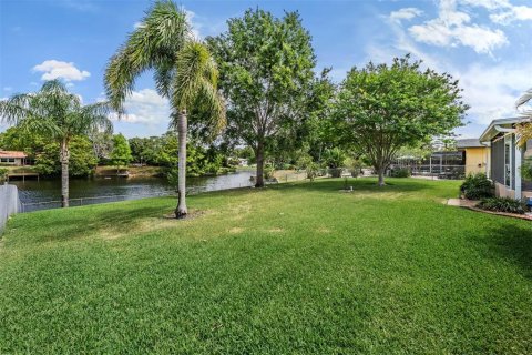 House in Clearwater, Florida 2 bedrooms, 154.68 sq.m. № 2110354 - photo 25