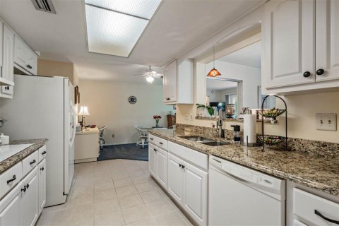House in Clearwater, Florida 2 bedrooms, 154.68 sq.m. № 2110354 - photo 14