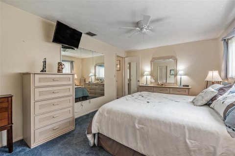 House in Clearwater, Florida 2 bedrooms, 154.68 sq.m. № 2110354 - photo 18