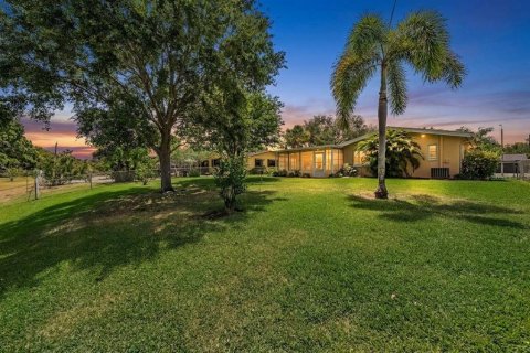 House in Clearwater, Florida 2 bedrooms, 154.68 sq.m. № 2110354 - photo 26