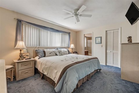 House in Clearwater, Florida 2 bedrooms, 154.68 sq.m. № 2110354 - photo 17