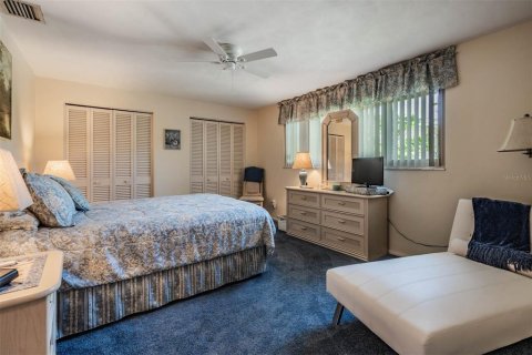 House in Clearwater, Florida 2 bedrooms, 154.68 sq.m. № 2110354 - photo 20