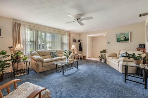 House in Clearwater, Florida 2 bedrooms, 154.68 sq.m. № 2110354 - photo 9