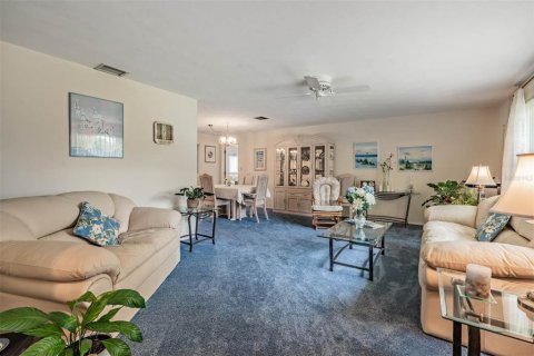House in Clearwater, Florida 2 bedrooms, 154.68 sq.m. № 2110354 - photo 8