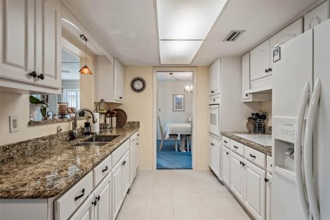 House in Clearwater, Florida 2 bedrooms, 154.68 sq.m. № 2110354 - photo 13
