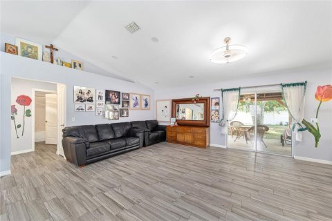 House in Belleview, Florida 3 bedrooms, 157 sq.m. № 2225454 - photo 9
