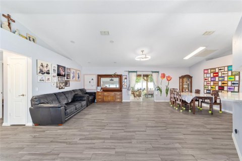 House in Belleview, Florida 3 bedrooms, 157 sq.m. № 2225454 - photo 8