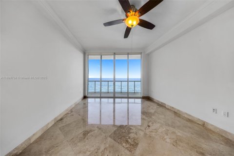Снять в аренду кондоминиум в Помпано-Бич, Флорида 3 спальни, 228.45м2, № 1950910 - фото 12