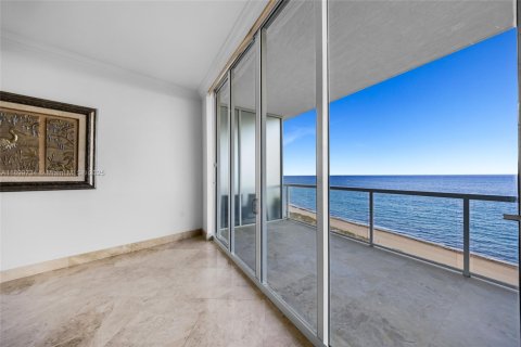 Снять в аренду кондоминиум в Помпано-Бич, Флорида 3 спальни, 228.45м2, № 1950910 - фото 4