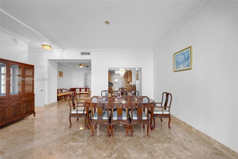 Снять в аренду кондоминиум в Помпано-Бич, Флорида 3 спальни, 228.45м2, № 1950910 - фото 9