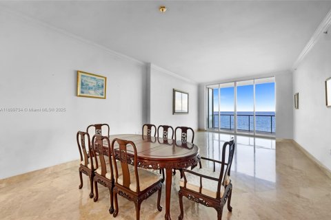 Снять в аренду кондоминиум в Помпано-Бич, Флорида 3 спальни, 228.45м2, № 1950910 - фото 2