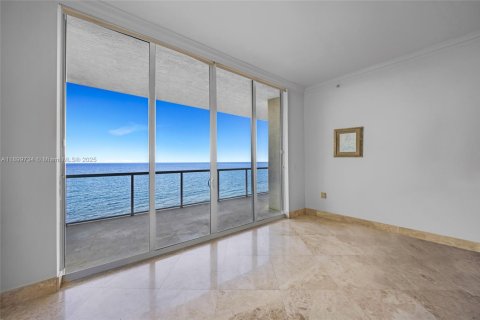 Снять в аренду кондоминиум в Помпано-Бич, Флорида 3 спальни, 228.45м2, № 1950910 - фото 5