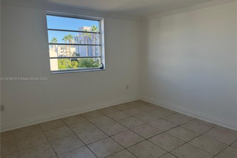 Condo in North Miami Beach, Florida, 2 bedrooms  № 1973435 - photo 19