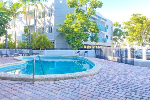 Condo in North Miami Beach, Florida, 2 bedrooms  № 1973435 - photo 30