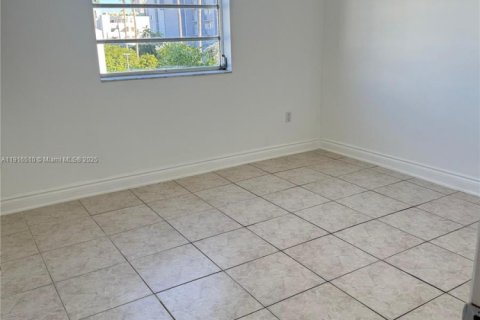 Condo in North Miami Beach, Florida, 2 bedrooms  № 1973435 - photo 17
