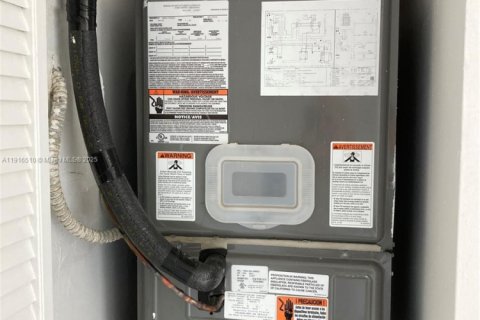 Condo in North Miami Beach, Florida, 2 bedrooms  № 1973435 - photo 27