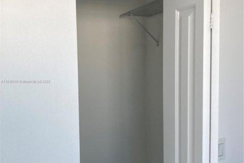 Condo in North Miami Beach, Florida, 2 bedrooms  № 1973435 - photo 23