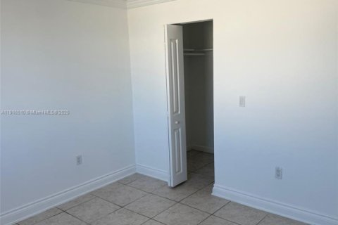 Condo in North Miami Beach, Florida, 2 bedrooms  № 1973435 - photo 13