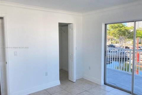 Condo in North Miami Beach, Florida, 2 bedrooms  № 1973435 - photo 11