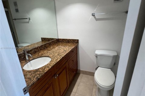 Condo in North Miami Beach, Florida, 2 bedrooms  № 1973435 - photo 21