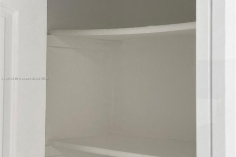 Condo in North Miami Beach, Florida, 2 bedrooms  № 1973435 - photo 25