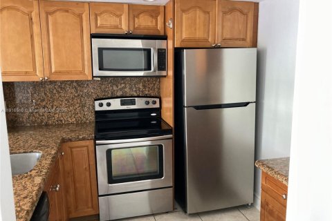 Condo in North Miami Beach, Florida, 2 bedrooms  № 1973435 - photo 3