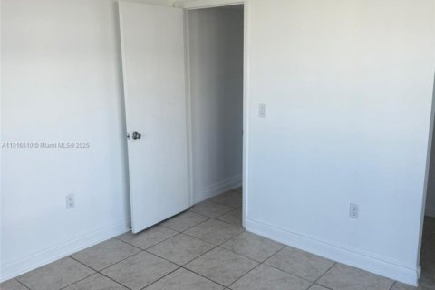Condo in North Miami Beach, Florida, 2 bedrooms  № 1973435 - photo 20