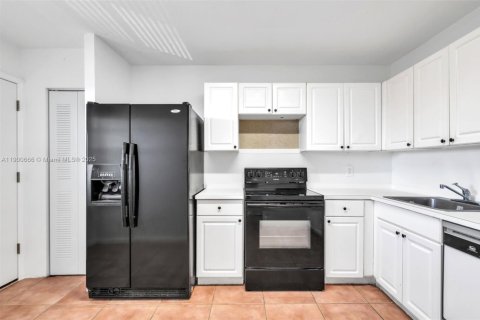 Condominio en alquiler en Miami, Florida, 1 dormitorio, 96.25 m2 № 1951977 - foto 19