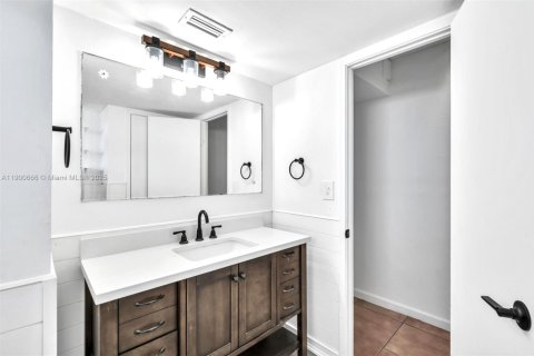Condominio en alquiler en Miami, Florida, 1 dormitorio, 96.25 m2 № 1951977 - foto 25