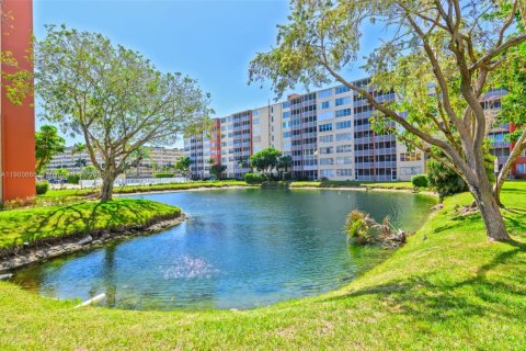 Condominio en alquiler en Miami, Florida, 1 dormitorio, 96.25 m2 № 1951977 - foto 12