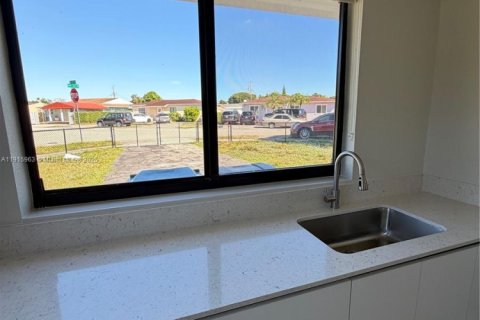 Immobilier commercial à louer à Miami, Floride: 115.29 m2 № 1973791 - photo 5
