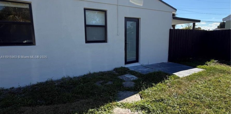 Immobilier commercial à Miami, Floride 115.29 m2 № 1973791