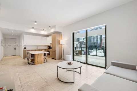Condo in Miami, Florida, 2 bedrooms  № 2401309 - photo 2