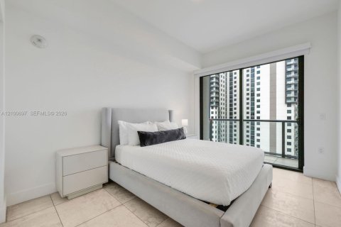 Condo in Miami, Florida, 2 bedrooms  № 2401309 - photo 4