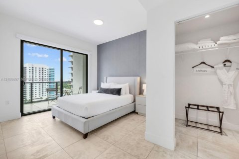 Condo in Miami, Florida, 2 bedrooms  № 2401309 - photo 5