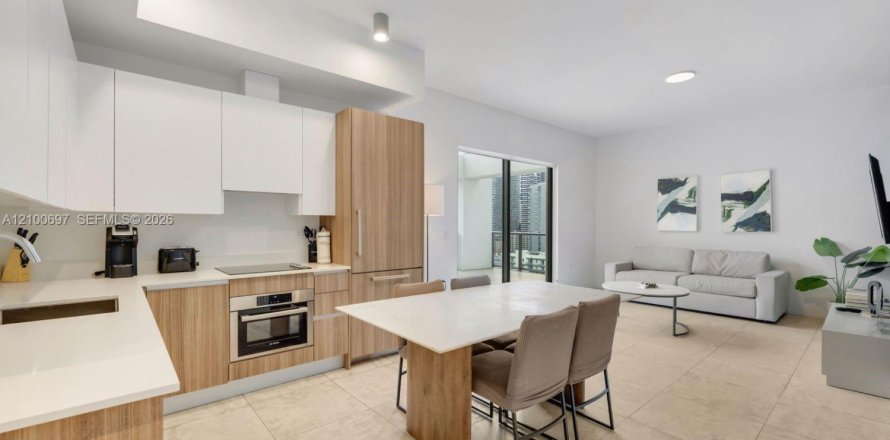Condo in Miami, Florida, 2 bedrooms  № 2401309