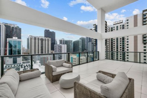 Condo in Miami, Florida, 2 bedrooms  № 2401309 - photo 3