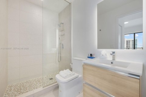 Condo in Miami, Florida, 2 bedrooms  № 2401309 - photo 6