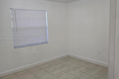 Apartamento en alquiler en Hollywood, Florida, 1 dormitorio № 2001141 - foto 5