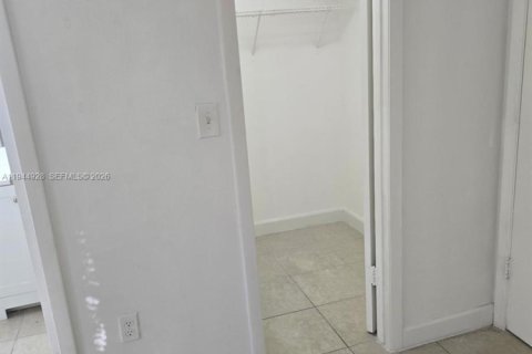 Apartamento en alquiler en Hollywood, Florida, 1 dormitorio № 2001141 - foto 7