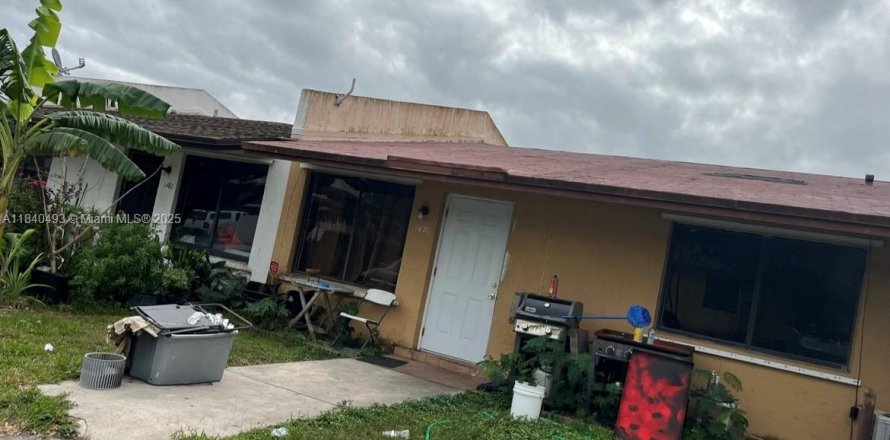 Townhouse in Homestead, Florida 3 bedrooms, 111.48 sq.m. № 1830390