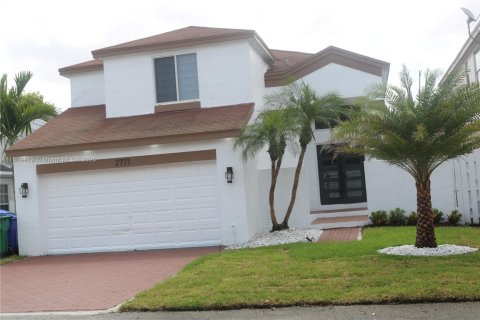 House in Miramar, Florida 3 bedrooms, 195.37 sq.m. № 1762917 - photo 2