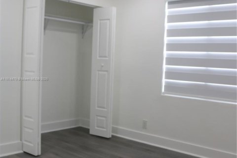 House in Miramar, Florida 3 bedrooms, 195.37 sq.m. № 1762917 - photo 29