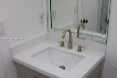 House in Miramar, Florida 3 bedrooms, 195.37 sq.m. № 1762917 - photo 5