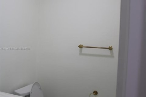 House in Miramar, Florida 3 bedrooms, 195.37 sq.m. № 1762917 - photo 9