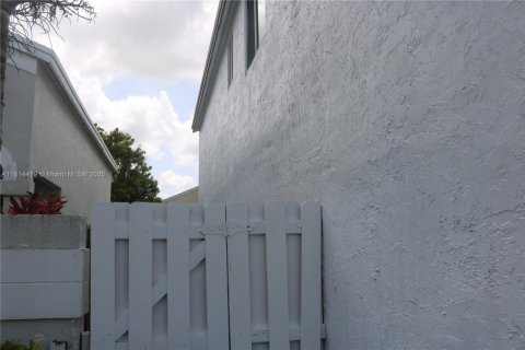 House in Miramar, Florida 3 bedrooms, 195.37 sq.m. № 1762917 - photo 3